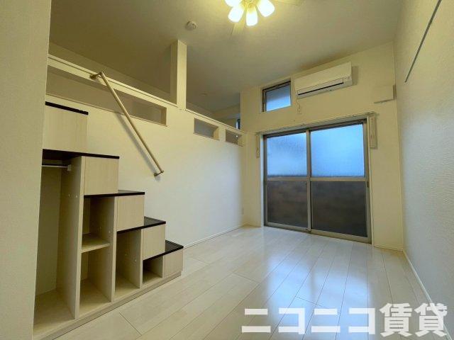 居室・リビング　別号室タイプの為、現状を優先致します。