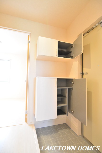 玄関　玄関ホールと玄関収納です。