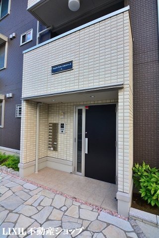 エントランス　オートロック付のエントランスです。