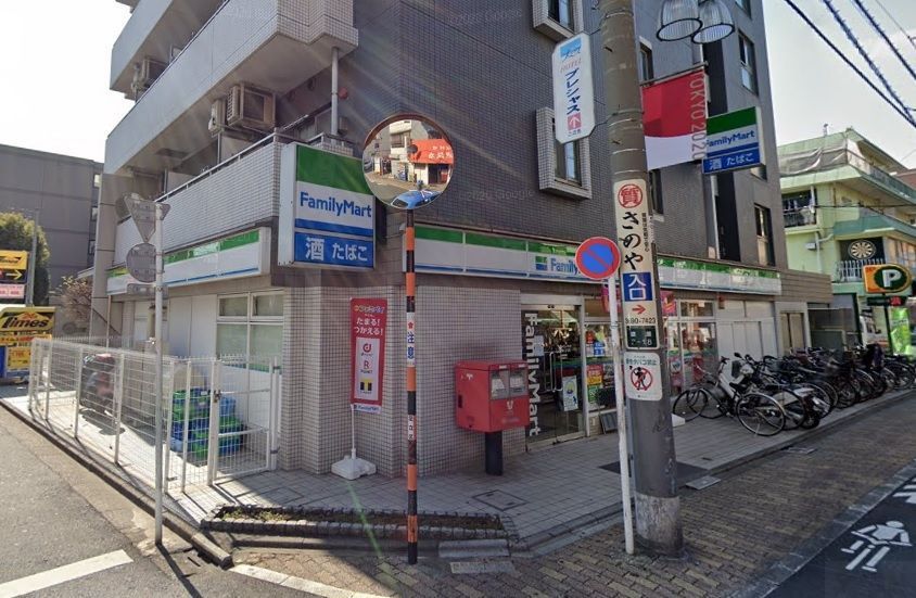 コンビニ　ファミリーマート綾瀬二丁目店（コンビニ）まで50m