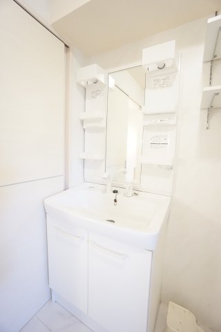 洗面設備　※同物件、同タイプ、間取り反転のお部屋です