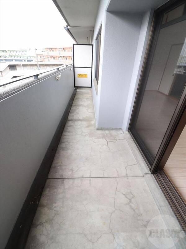 バルコニー　明るいバルコニー