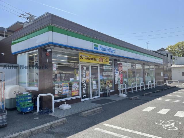 コンビニ　ファミリーマート有松郷前店（コンビニ）まで384m