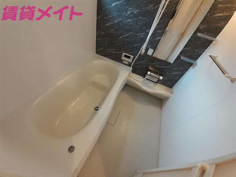 バス・シャワールーム　別部屋反転参考写真です