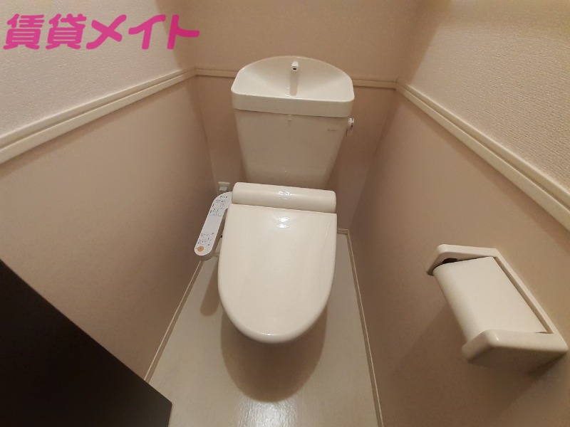 トイレ　別部屋反転参考写真です