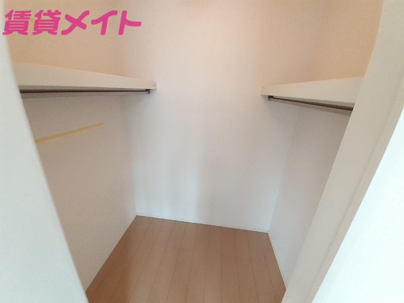 収納　別部屋反転参考写真です