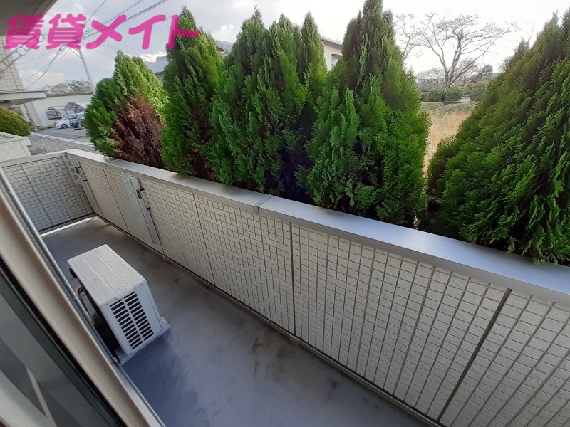 バルコニー　別部屋反転参考写真です