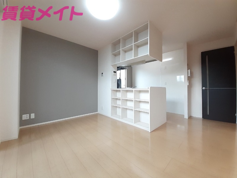 居室・リビング　別部屋反転参考写真です