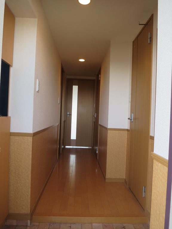 玄関　※同タイプの参考写真です。