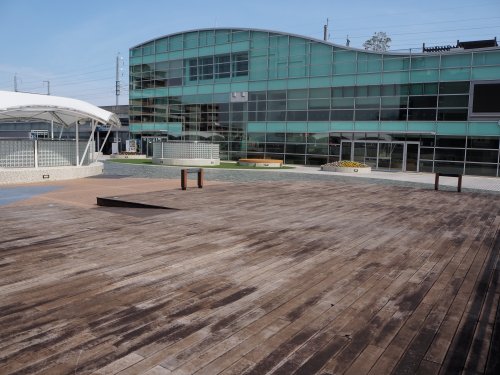 公園　ペデストリアンデッキ（公園）まで78m