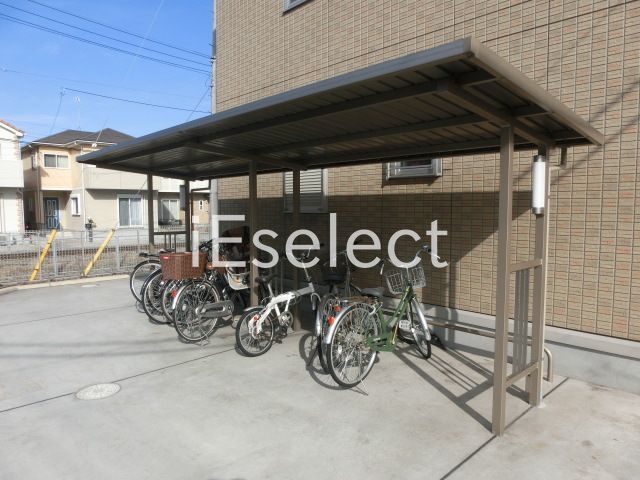その他共有部分　屋根付きの駐輪場あります
