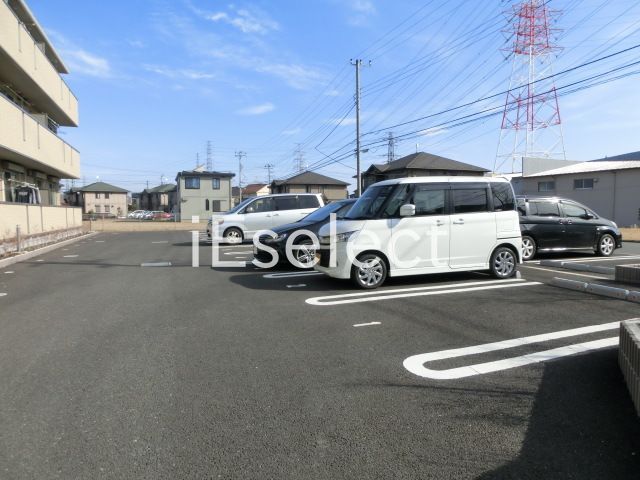 駐車場　敷地内に駐車場あります