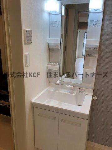 洗面設備　スペースが確保できる洗面所です