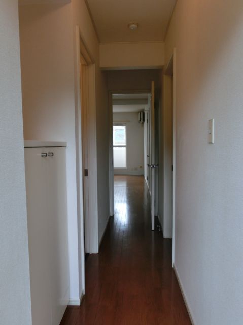 玄関　玄関から見たお部屋方向です