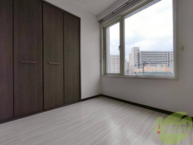 その他部屋・スペース　こちらのお部屋は光が差し込む、温かみのあるお部屋です。