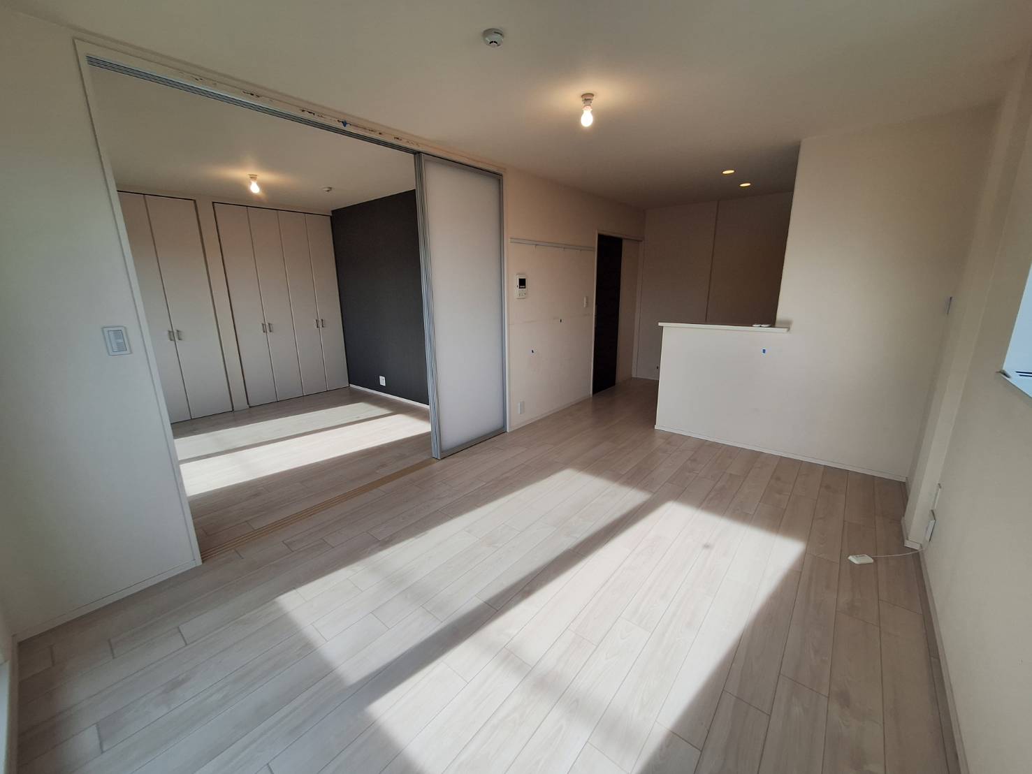居室・リビング　★明るいフローリングの角部屋です★