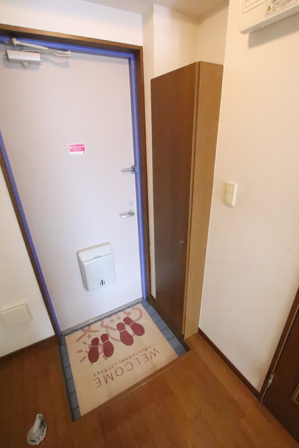 玄関　玄関　下駄箱ございます