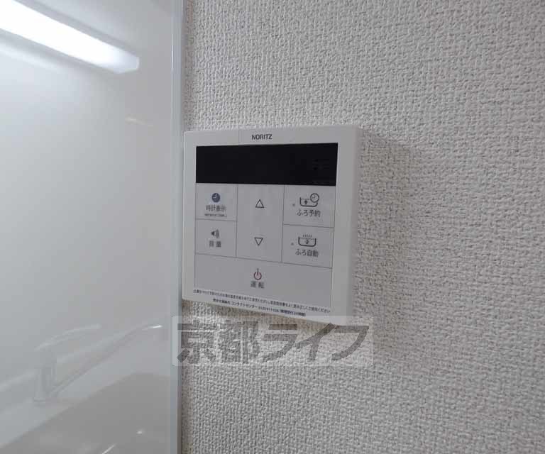 その他設備　給湯器リモコンです。
