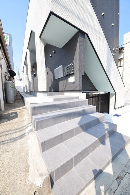エントランス　お部屋探しは【タウンハウジング蘇我店】にお任せ下さい♪