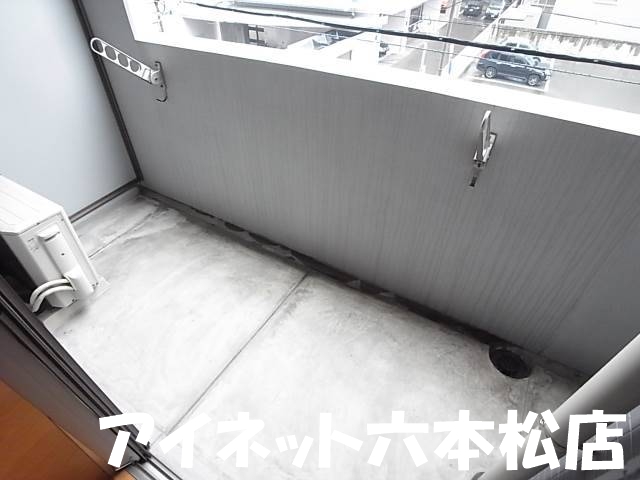 バルコニー　洗濯物はこちらへどうぞ