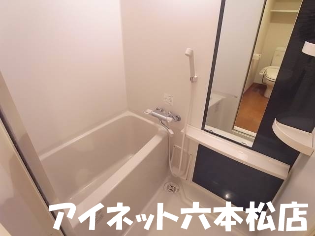 バス・シャワールーム　一日の疲れを癒しましょう。