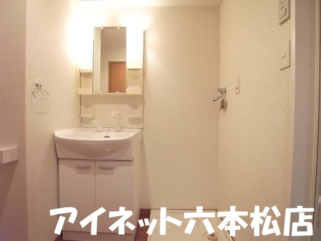 洗面設備　朝の支度にいかがでしょうか。