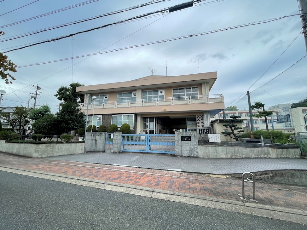 小学校　名古屋市立八事東小学校（小学校）まで625m
