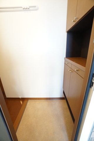 玄関　※同物件、同タイプの写真になります。