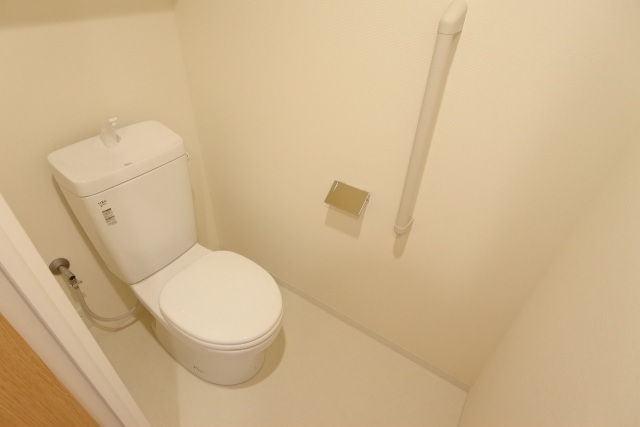 トイレ　写真は別のお部屋のものでございます
