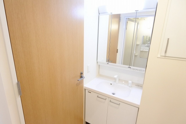 洗面設備　写真は別のお部屋のものでございます