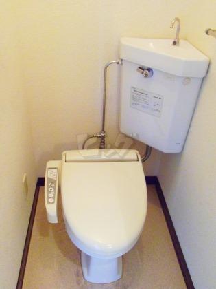 トイレ　嬉しいウォシュレット付きのトイレ！便座温かいですよ♪