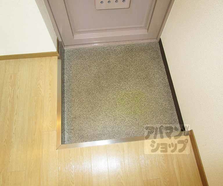 玄関　３０３号室の写真です。