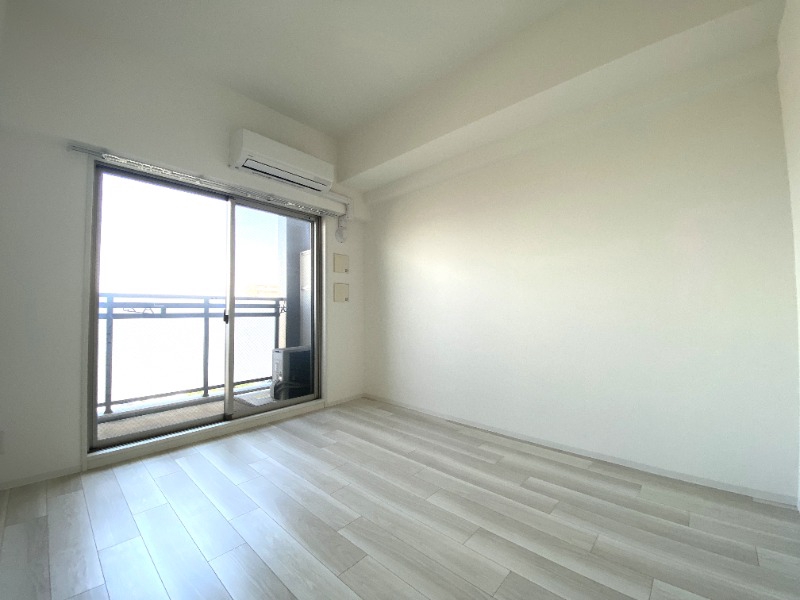 居室・リビング　白を基調にした明るいお部屋です。