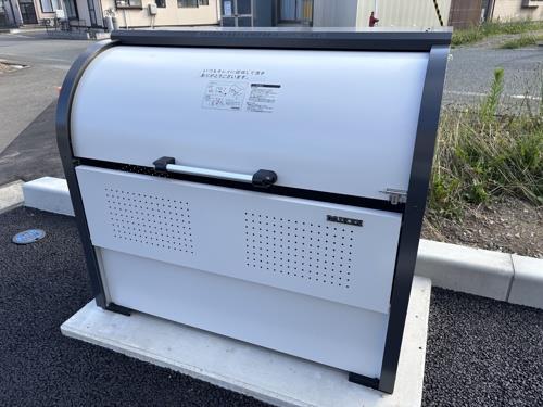 エントランス　敷地内ゴミ集積所