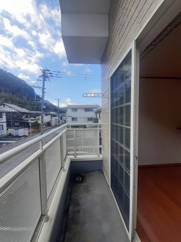バルコニー　バルコニーからの眺めを楽しみながら食事をしませんか