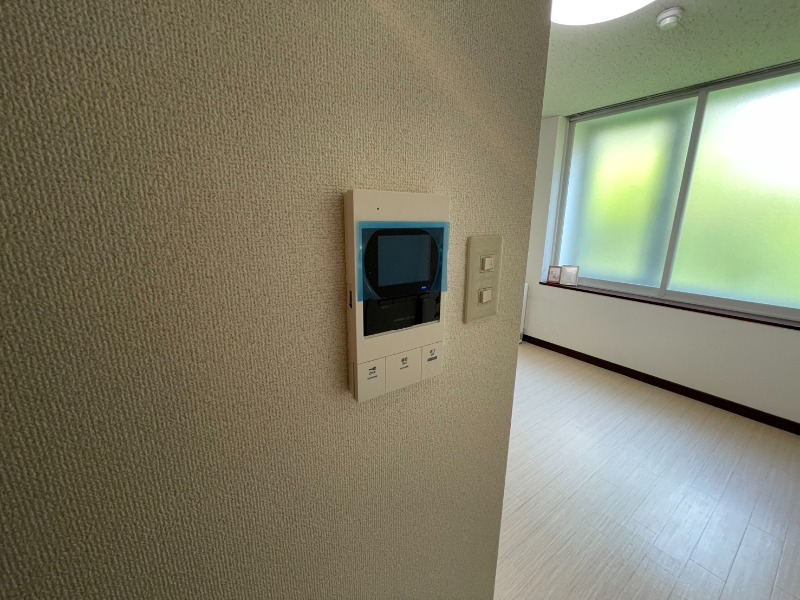 セキュリティ　ＴＶモニター付インターホンです。来客者の顔が見えるので安心！