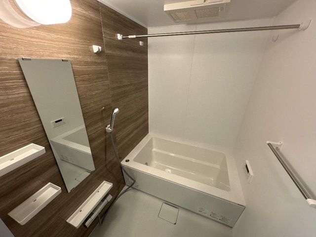 バス・シャワールーム　コンパクトで使いやすいお風呂です