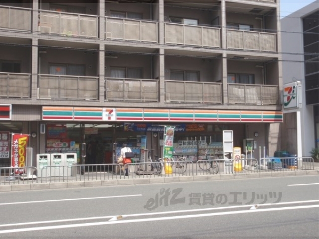 コンビニ　セブンイレブン烏丸丸太町西店（コンビニ）まで550m