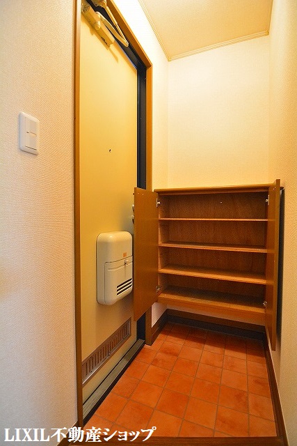 玄関　玄関ホールと玄関収納です。