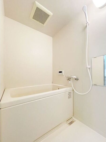 バス・シャワールーム　※写真は同じマンションの違う部屋のものになります。