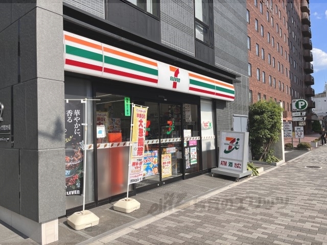 コンビニ　セブンイレブンＤＲ京都テラス八（コンビニ）まで310m