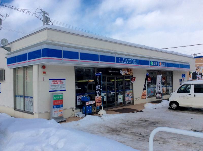 コンビニ　ローソン札幌二十四軒3条店（コンビニ）まで109m