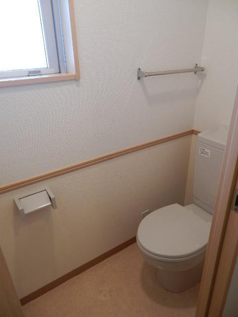 トイレ　別号室の写真になります。現況優先。