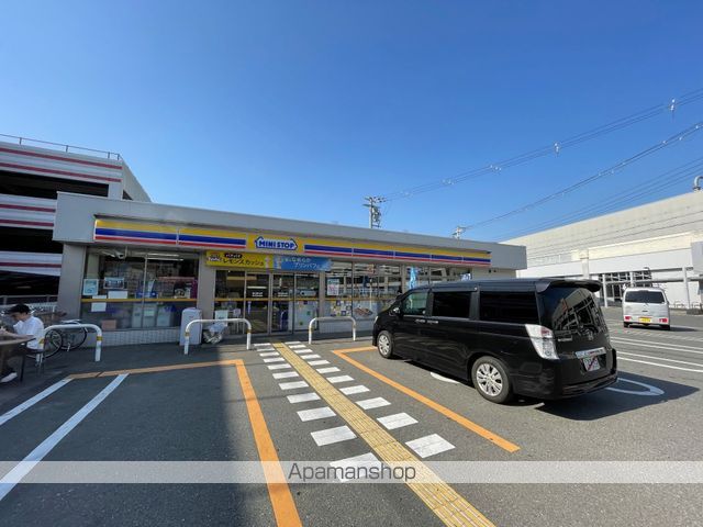 コンビニ　ファミリーマート（コンビニ）まで1089m