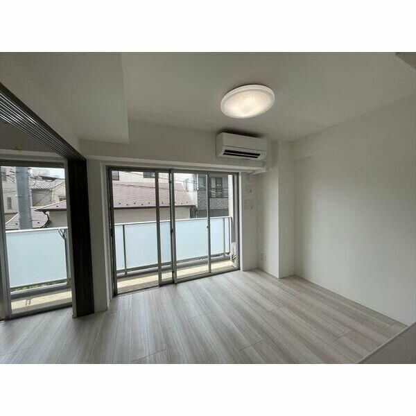 居室・リビング　☆明るい洋室☆