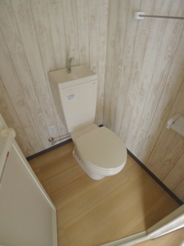 地下鉄名城線 東別院駅 徒歩10分 5階建 築42年のトイレ写真