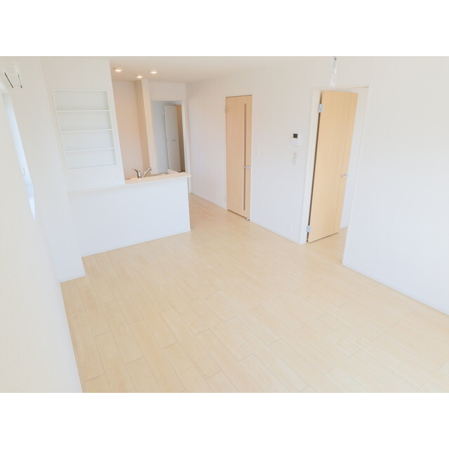 居室・リビング　※同型角部屋使用中