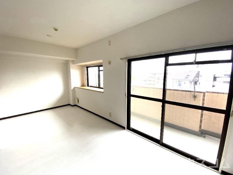居室・リビング　日当たり良好！南向きの明るいお部屋です☆