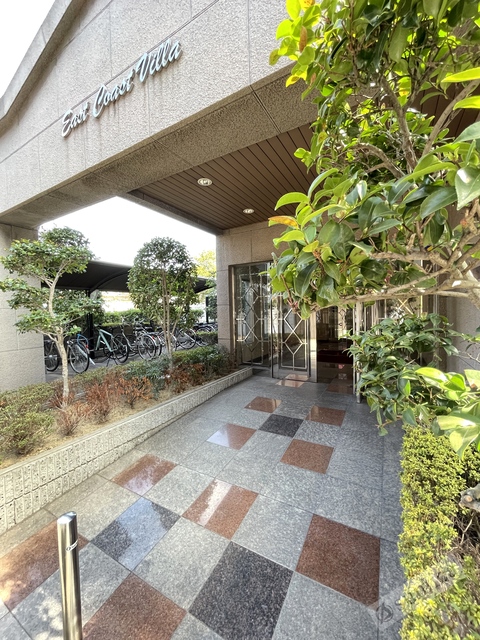 エントランス　落ち着いたエントランス。マンションを演出します。