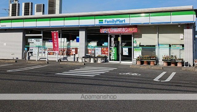 コンビニ　ファミリーマート（コンビニ）まで650m